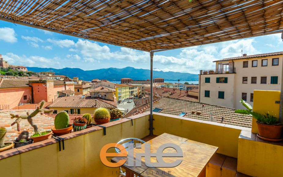 Casa Elbana con terrazzo vista mare a portoferraio.