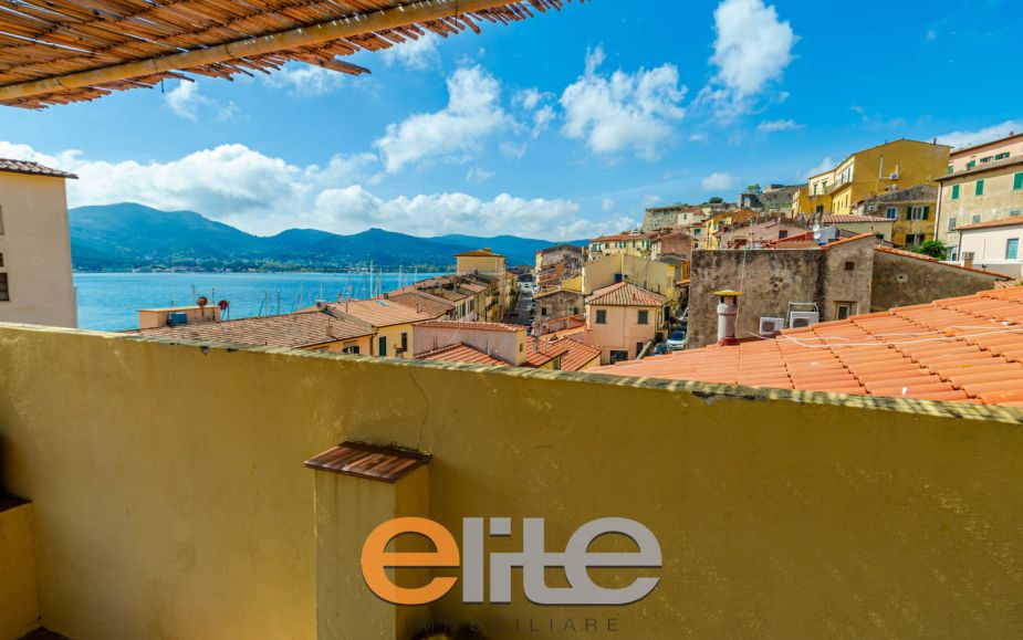 Casa Elbana con terrazzo vista mare a portoferraio.