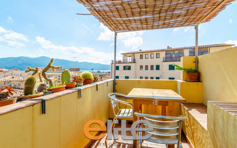 Casa Elbana con terrazzo vista mare a portoferraio.