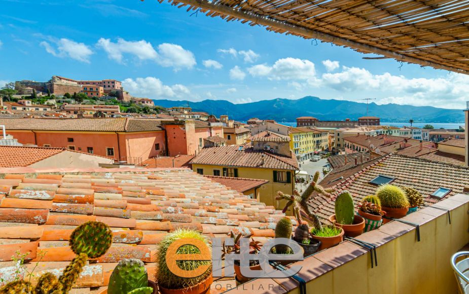 Casa Elbana con terrazzo vista mare a portoferraio.