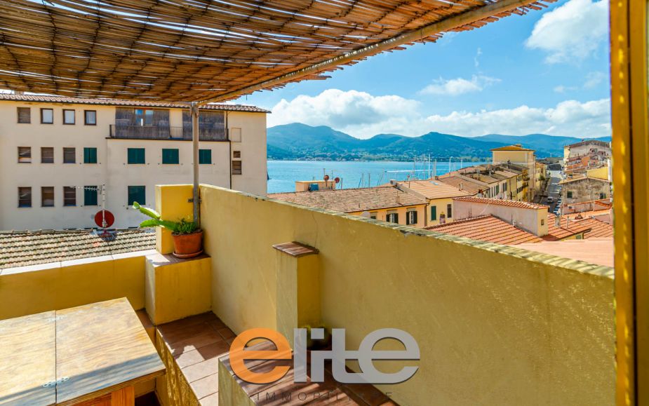 Casa Elbana con terrazzo vista mare a portoferraio.