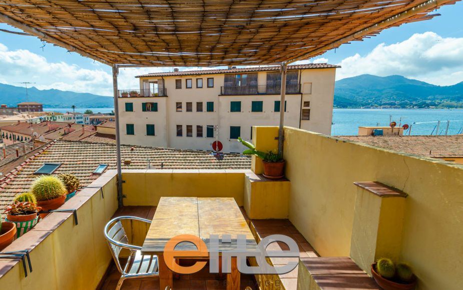 Casa Elbana con terrazzo vista mare a portoferraio.