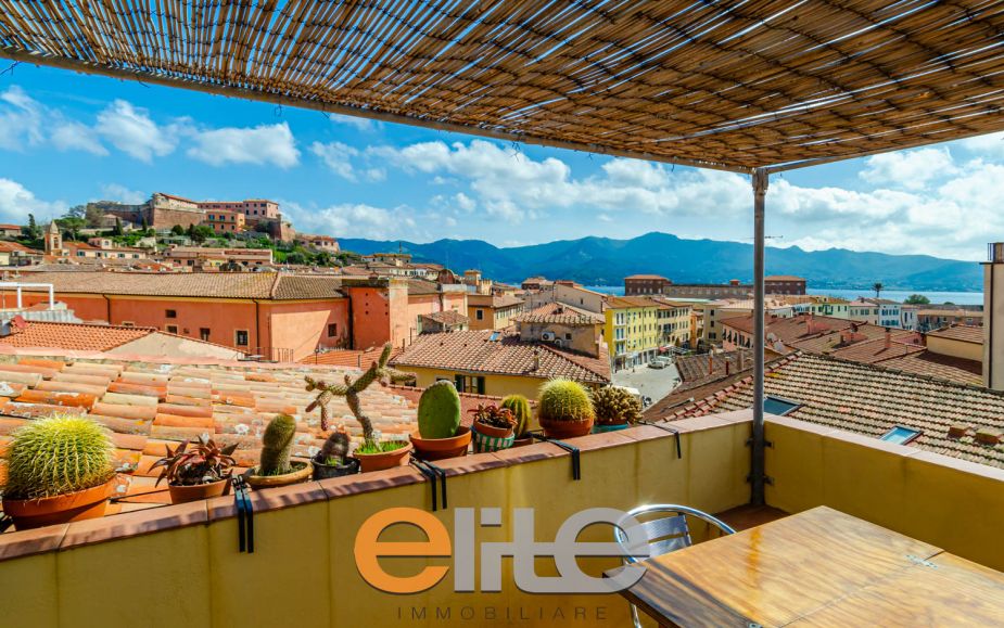 Casa Elbana con terrazzo vista mare a portoferraio.