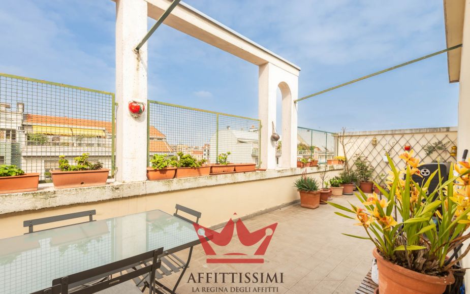 magnificent apartment, located on the top floor, citta' studi area.