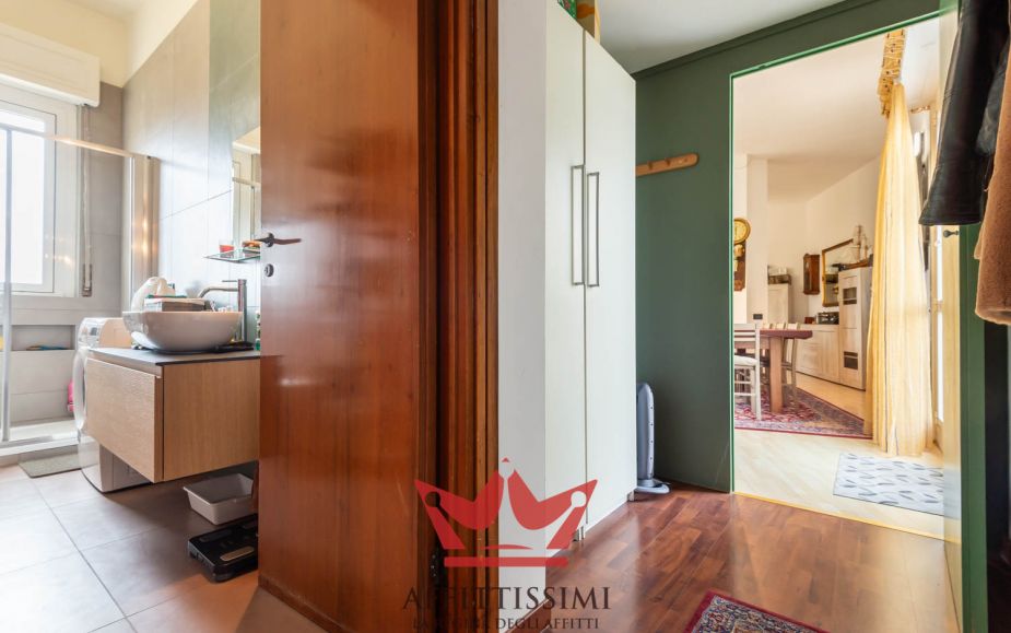 magnificent apartment, located on the top floor, citta' studi area.