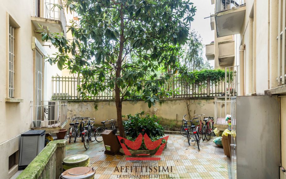 magnificent apartment, located on the top floor, citta' studi area.