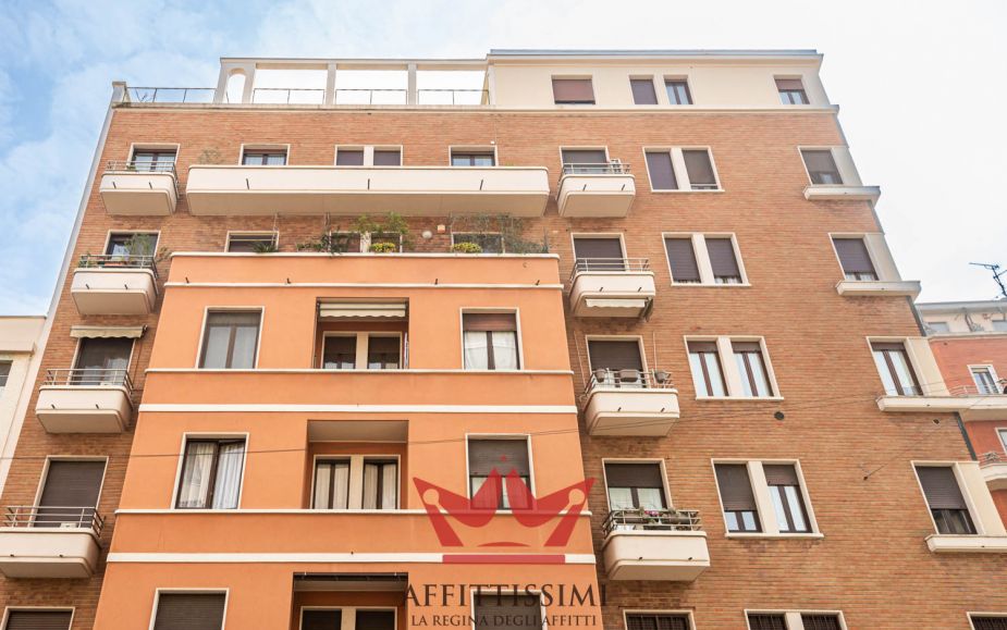 magnificent apartment, located on the top floor, citta' studi area.